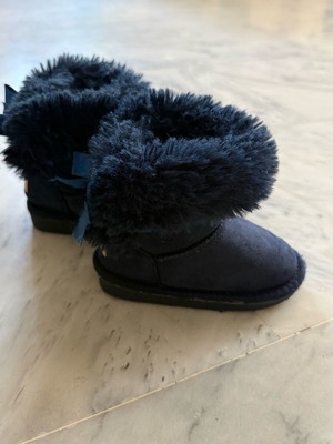 Boots size 22 with warm fur lining like new