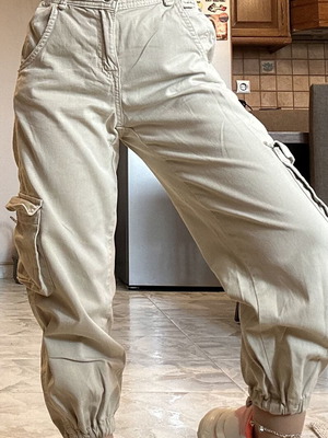Bershka cargo pants XXS beige like new