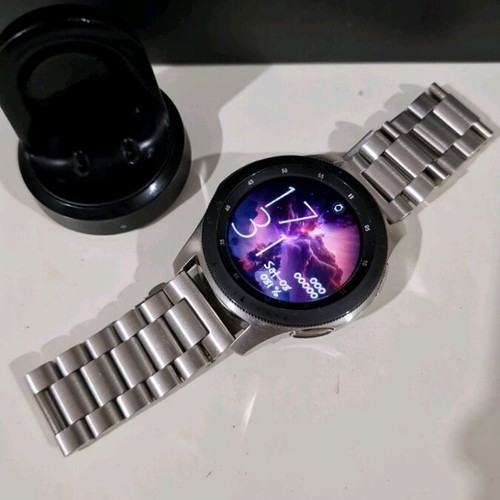 Samsung Galaxy Watch 46mm like new with charger and 3 straps