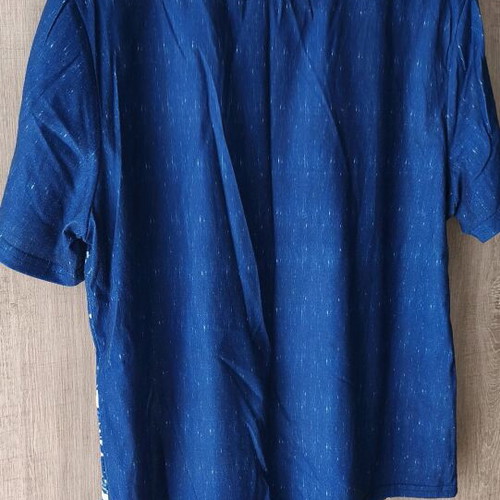 T-shirt XL like new, white and blue with skull design