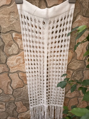 Beach skirt new, one size, white with fringes