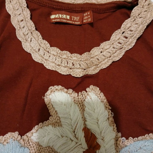 Zara top with appliqué flowers and knitted lace, like new, multicolor