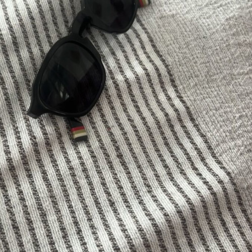 Burberry sunglasses unisex, like new, black