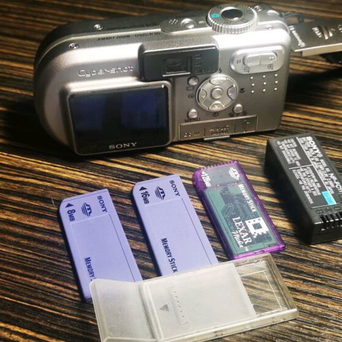 Sony Cyber-shot DSC-P10 camera used, 5.0MP, 3x optical zoom