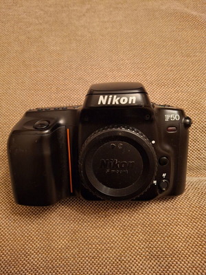 ΝΙΚΟΝ F50 BLACK
