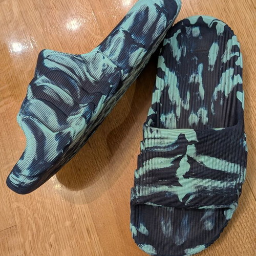Adidas Adilette 22 slides like new, black and mint