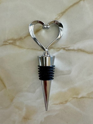 Metal bottle stopper heart-shaped new