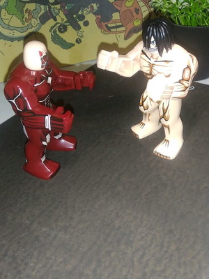Παιχνίδια Attack on Titan, σετ 2 τεμαχίων