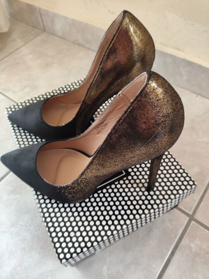 Fullah Sugah heel 12 cm like new, black and gold