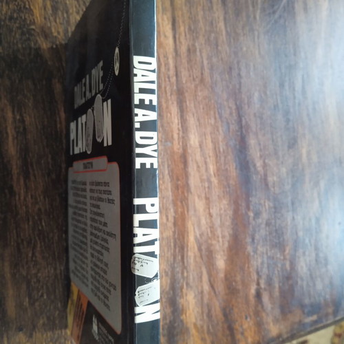 Platoon by Dale A. Dye Greek edition like new, 1987