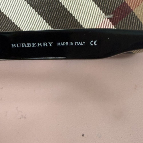 Burberry vintage sunglasses used, black frame with silver details