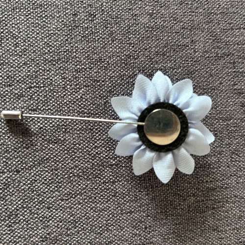 Lapel Pin new, blue flower design