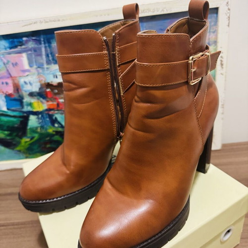 Diamantique camel ankle boots like new, size 39
