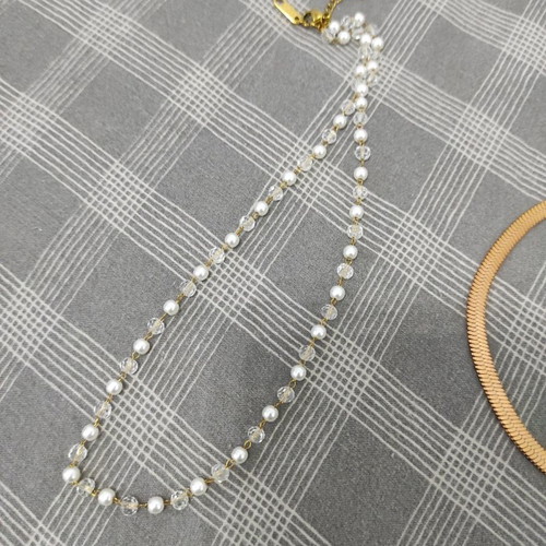 Stainless steel rose gold necklace with pearls in excellent condition