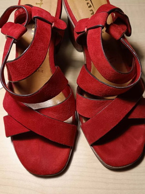 Tamaris women's leather sandals size 37 like new, red