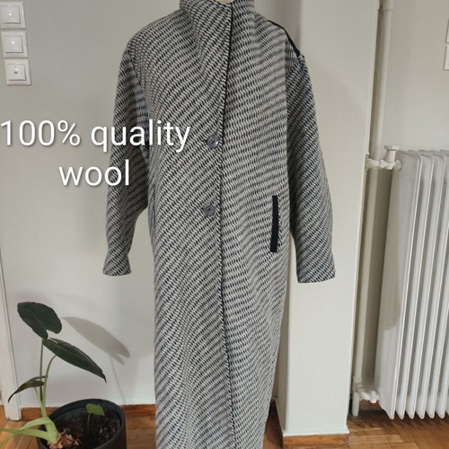 Vintage women's coat 100% wool herringbone like new