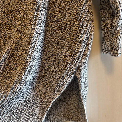 H&M sweater with 3/4 sleeve like new, black and gray, size S