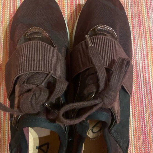 Women's Burgundy Sneakers with Elastic Strap, Size 38.5