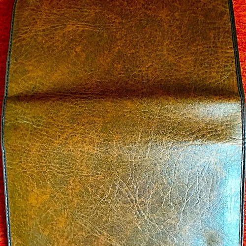 Deluxe leather personal care gift set new with case