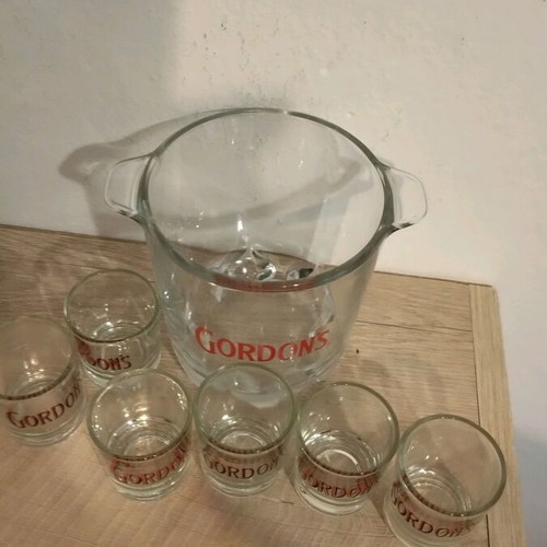 Gordon's gin set like new with ice bucket and set of six shot glasses