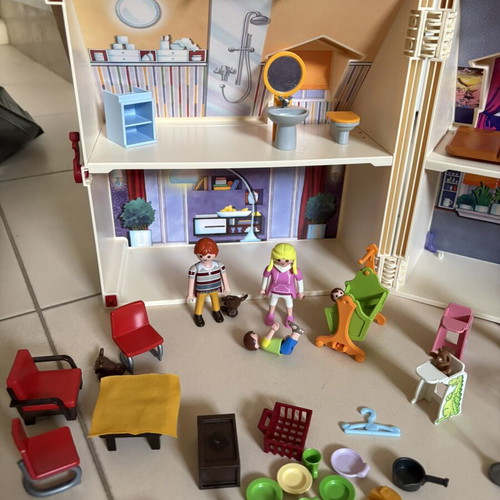 Playmobil modern dollhouse suitcase with furniture