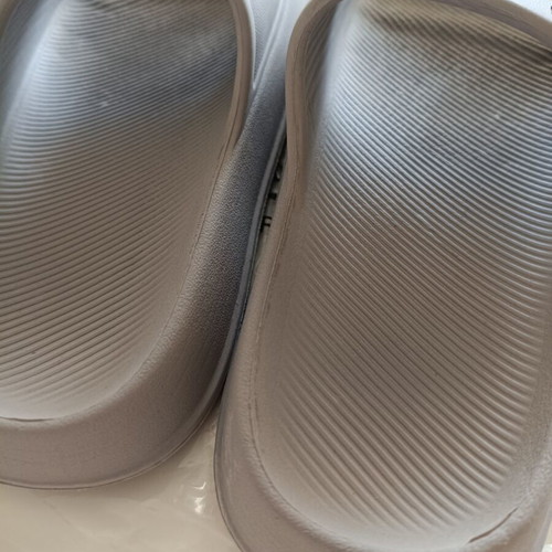 Children's slides gray size 30-31 like new, EVA material