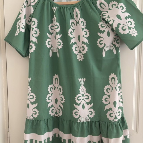 Dress with white patterns in vibrant green, new, size M