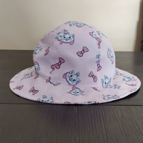 Children's fabric hat like new, size 9-12