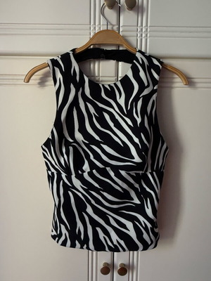 Zara top with open back new, size small, black and white