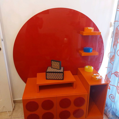 Composition with versatile bookshelf and table like new