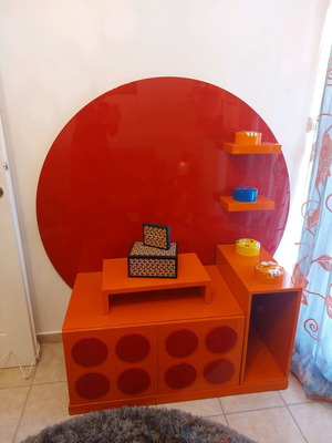 Composition with versatile bookshelf and table like new