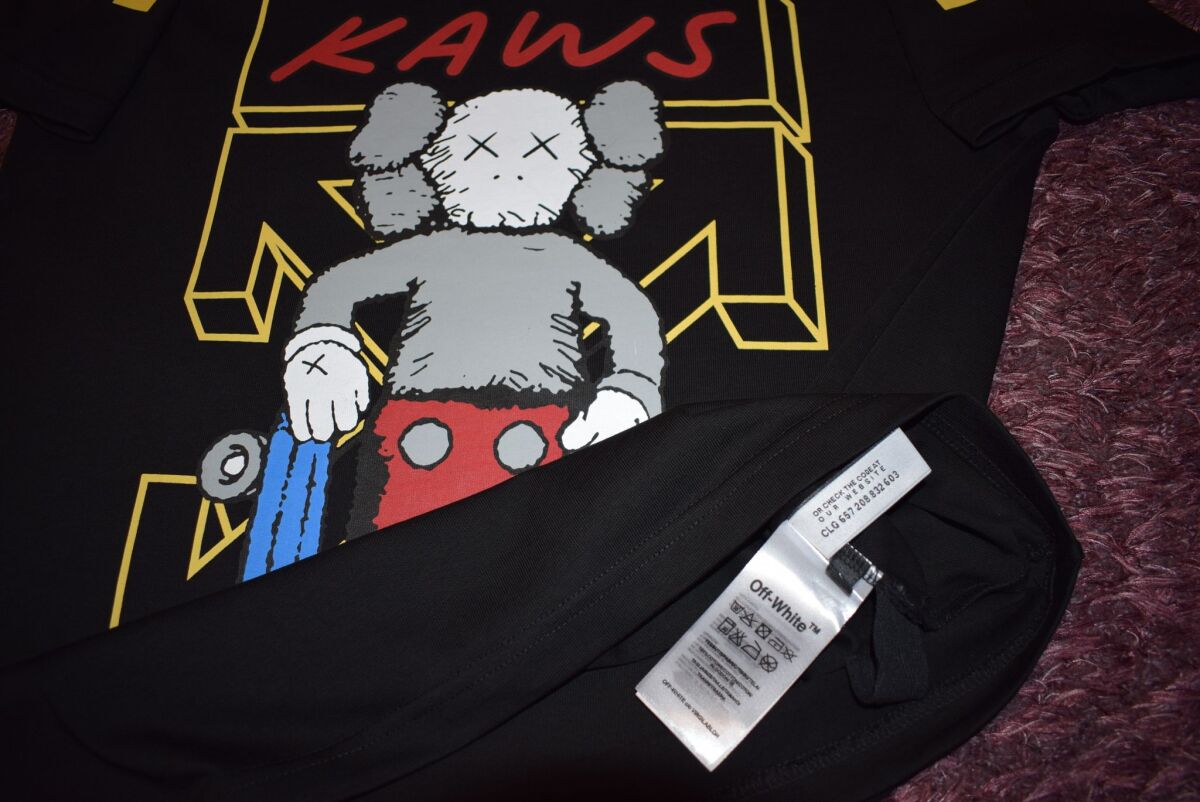 OFF WHITE KAWS ブラック Tシャツ Off - Shirt - White X Kaws Black T - Mens Tiger Tracks Short