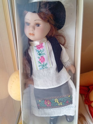 Dolls of the World like new