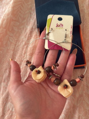 Earrings large impressive hoops with wooden details and flower new