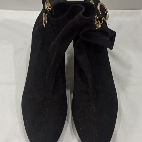 Women's boots used in very good condition, size 39