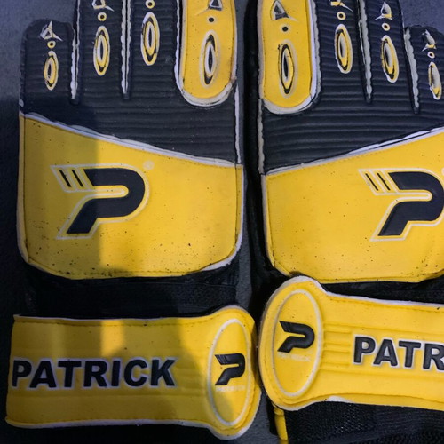 Patrick goalkeeper gloves 9.5 new without tags