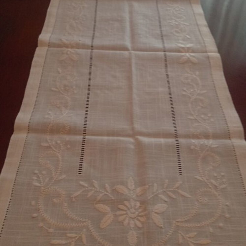 Handmade embroidery set on fine linen, 7 pieces, new