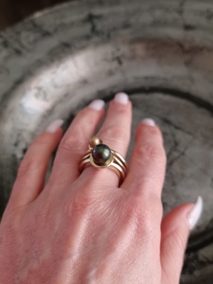 Silver gold-plated ring with pearls in excellent condition