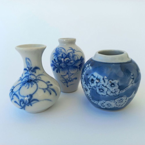 Set of 3 Japanese porcelain miniature vases like new