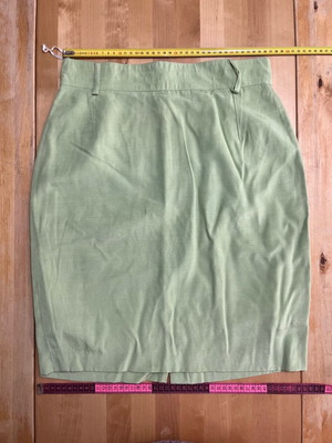 Skirt short, narrow, light green like new, size M 38 10