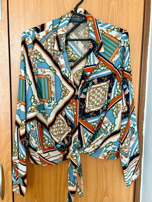 Primark women's shirt like new, colorful with waist tie