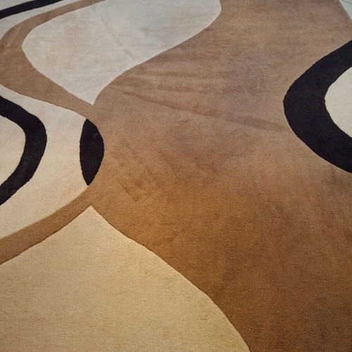 Thick handmade rug like new 1.95x2.82 with modern design