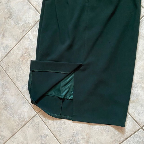Maxin Cypress Midi Fitted Skirt like new, sizes M/L, green