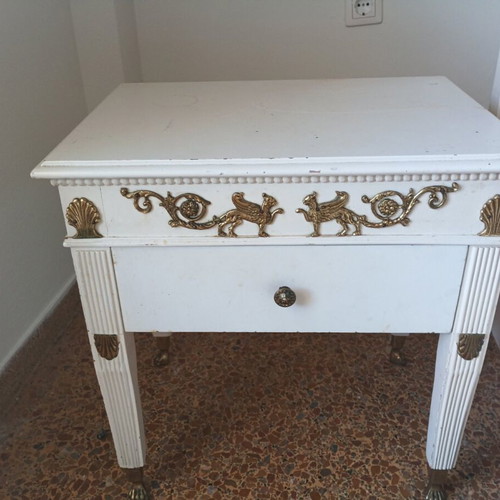 Bed with 2 nightstands used