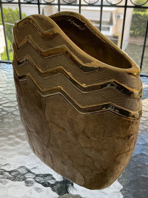 Decorative vase with golden embossed details, like new