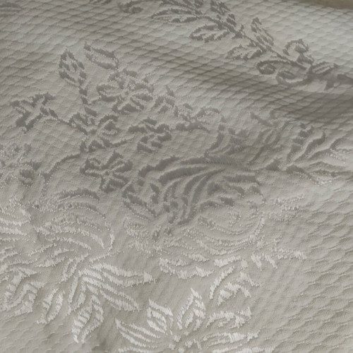 White double-sided blanket like new, dimensions 2.13×1.70