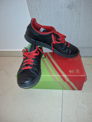 Adidas Stan Smith Marvel συλλεκτικά παπούτσια, νούμερο 45