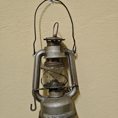 Vintage storm oil lamps like new
