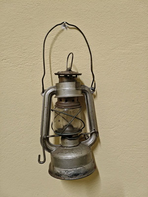 Vintage storm oil lamps like new