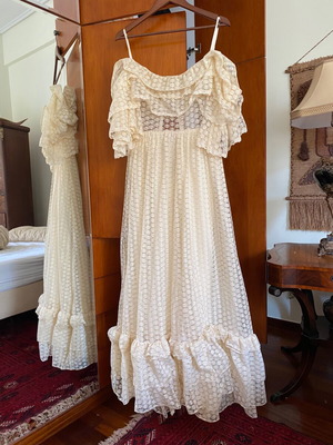 Frank Usher vintage romantic lace dress like new, ivory